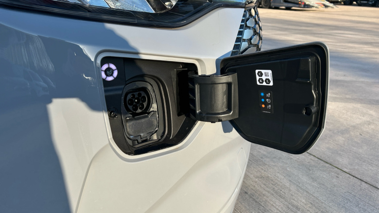 Ford Transit Custom E-320 L1 Rwd 100kW 65kWh H1 Van Limited Auto